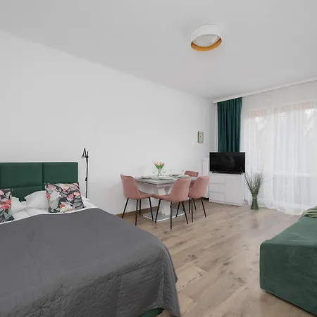 Functional With Balcony In Old Town By Renters شقة *