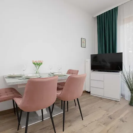 Functional With Balcony In Old Town By Renters Lejlighed