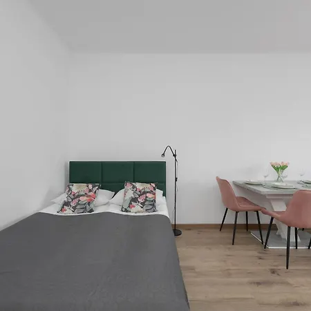 Functional With Balcony In Old Town By Renters