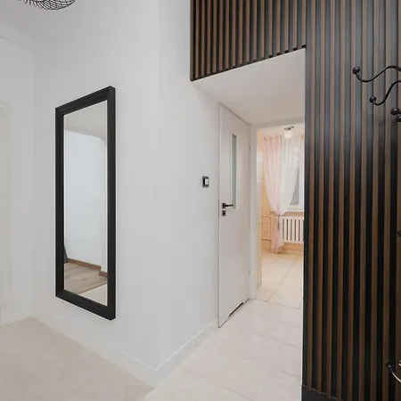 Functional With Balcony In Old Town By Renters * Warszawa